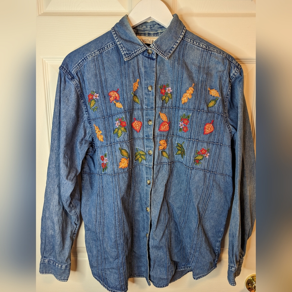 Casey & Max denim button front shirt with fall leaves size small